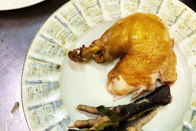  做法|买了很多年，现在才知道，熏鸡做法超简单，在家做干净又放心