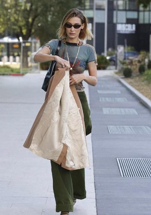 Hadid贝拉|超模贝拉·哈迪德，穿衣大胆又时尚，桃粉色毛衣尽显少女心！