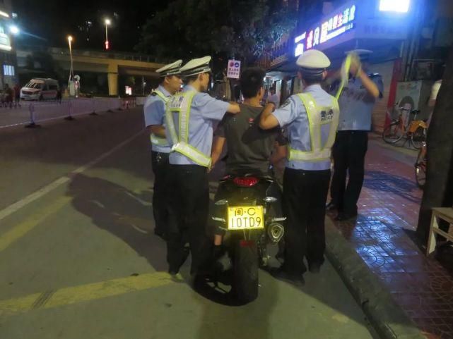 安溪|【一线警事】瞧!安溪这4人,酒驾被查也要“患难与共”!