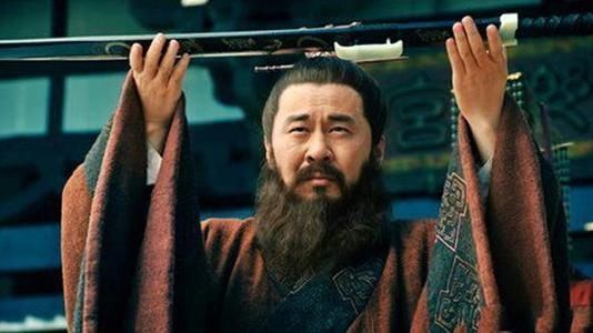 董卓|挟天子以令诸侯，为什么曹操成功董卓失败？