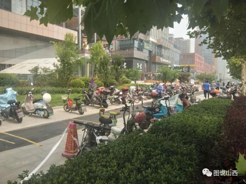 乱停乱放|临汾夜间停车开始重点整治