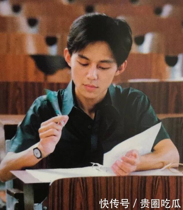 何炅因|何炅因替任达华解围再登热搜,那些曾喷他八面玲珑的人,很掉价!