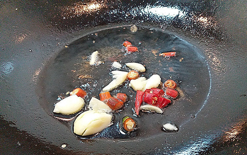  蔬菜|蔬菜界的“绿色精灵”，营养价值比番茄高，常吃洁齿口臭没了