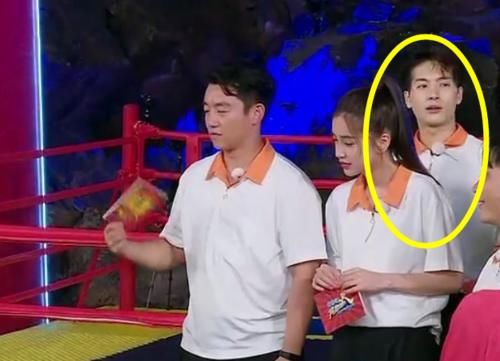  主动|她才是《跑男》最得宠的女嘉宾，被王嘉尔主动牵手，还“揽在”怀里