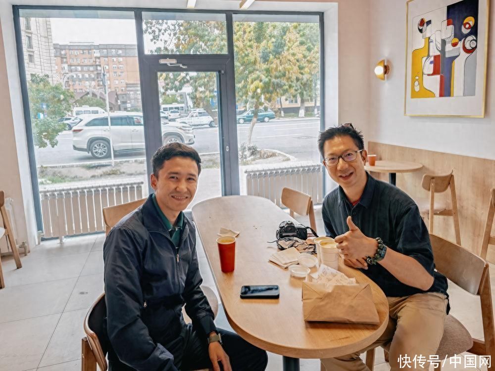 哈萨克斯坦中学教师：为“中国智造”点赞