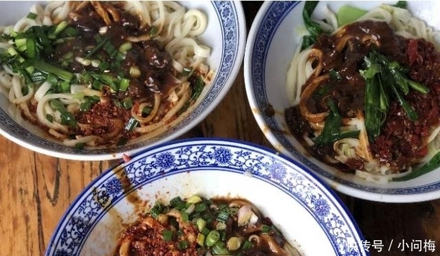 大姐|大姐卖“良心”面,10元1碗免费续碗,顾客:套路太深,吃不起