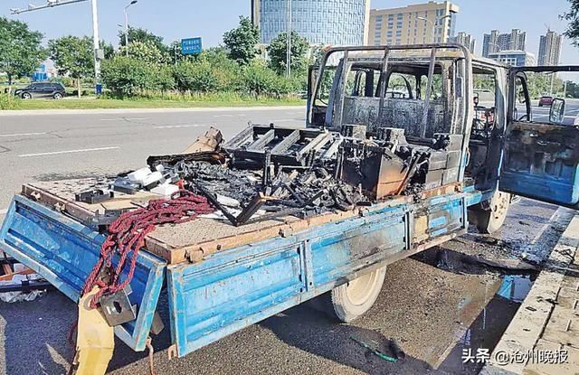  货车|吉林大道上一货车行驶中突然起火 洒水车恰好路过 客串消防车灭火