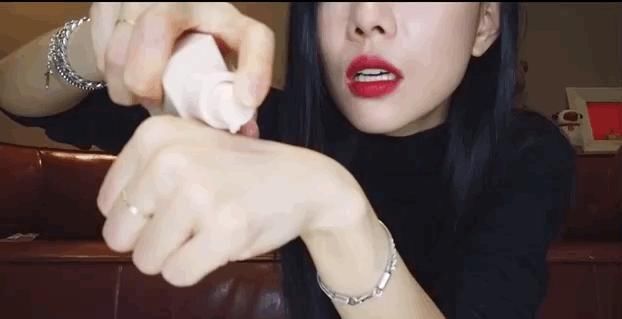 行走|没成团的王霏霏,却成了“行走的种草机”?