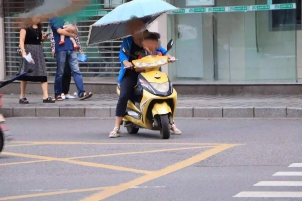  骑行|你骑车这样带孩子吗？太危险了！