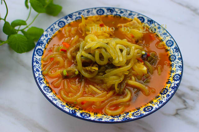  老妈|老妈炖了一锅鱼头，全家人都说好吃，最后连汤汁都喝光了