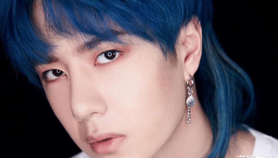 舞蹈|王一博素颜排练,认真的姿态惹人喜爱,最负责的队长