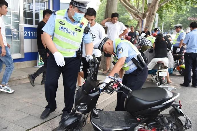 车违法行为|@电动自行车驾驶人，还未挂牌吗？处罚开始啦！