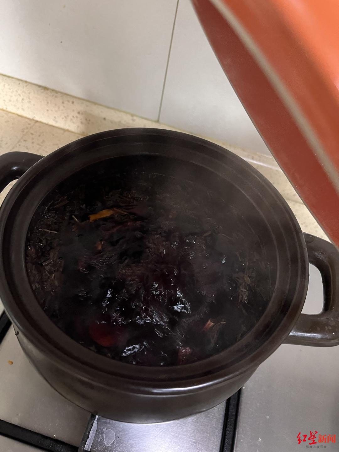 中药房熬酸梅汤(“中药房配酸梅汤”火了，记者探访成都药房：不到10元开一副，能熬5杯)