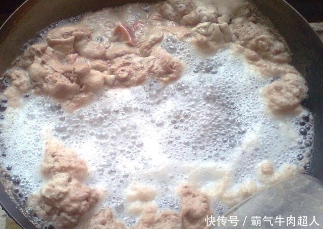 鲜嫩|排骨焯水时,最忌直接下锅煮,大厨分享正确做法,排骨鲜嫩无腥味