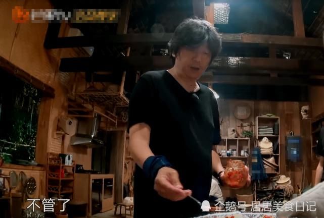  难怪|《向往4》老狼做烤茄子！却遭众人嫌弃？难怪节目组没放出来！