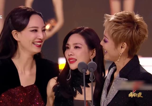  孟佳|《浪姐》成团之夜，孟佳逆风翻盘终成团，王霏霏蓝盈莹让人意难平