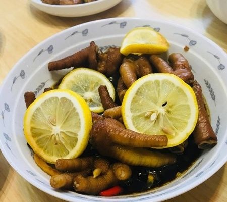 下厨|婚后爸妈来看我，我下厨做了一桌菜招待，吃完饭后婆婆板起了脸！