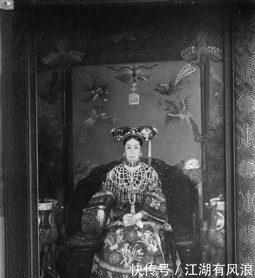  慈禧|慈禧罕见老照片：眼神咄咄逼人让人不寒而栗，最后一张是她40岁前