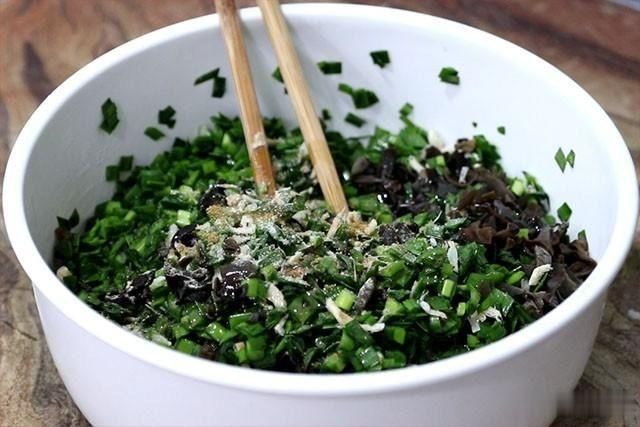 韭菜|在你们那边这个叫什么？卷菜馍还是菜莽？是蒸着吃还是煎着吃？