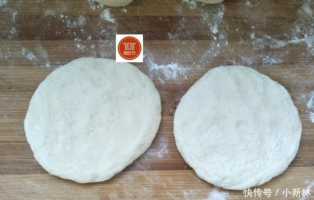 省油|发面烙饼,我有妙招,既省油又暄软,外酥里嫩凉了不会硬!