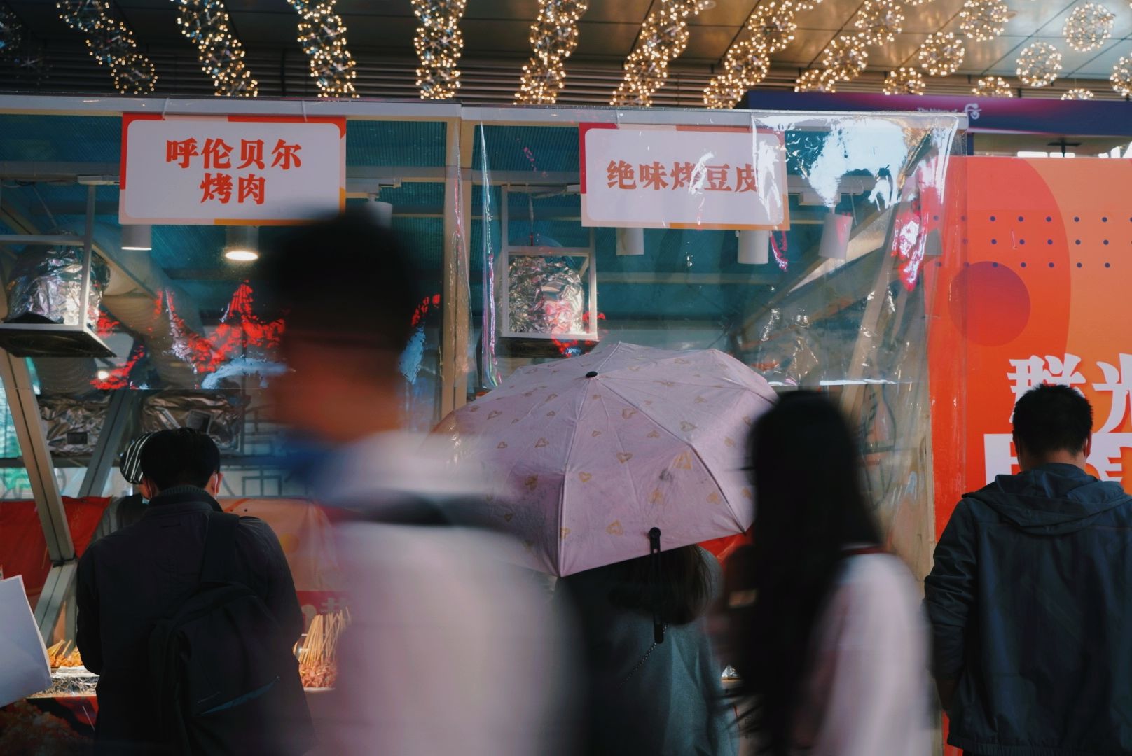 商场里|美食打卡攻略!每一个美食聚集地,都种满了成都人