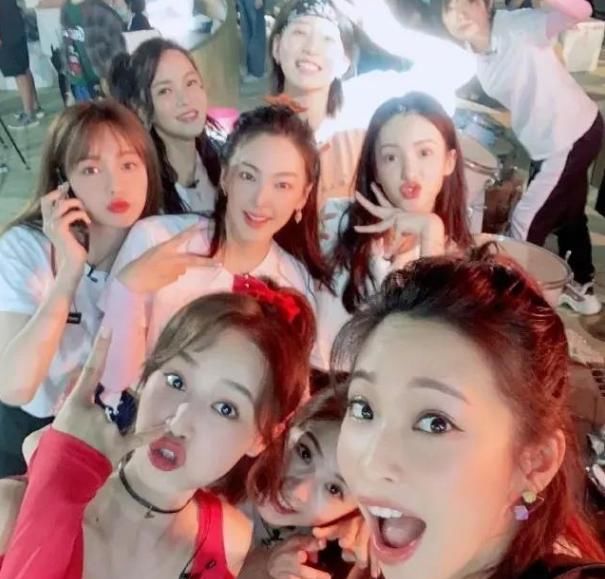  些姐姐们|《乘风破浪的姐姐》会不会让女明星们再度翻红？