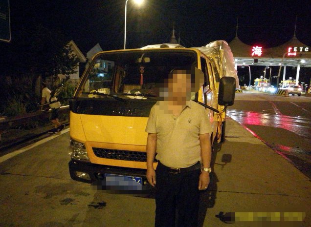  机动车|太大胆！男子买假证上路 ， “赔了夫人又折兵”