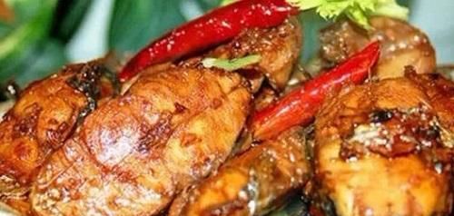  四溢|冬天，此鱼正是肥美之际，刺少肉还多，简单一炖，香气四溢贼下饭