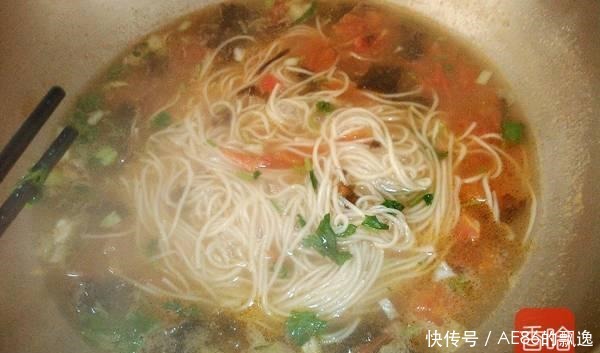 西红柿|教你快手热汤面的食谱,吃一口面,喝一口汤,秋冬季节不怕冷