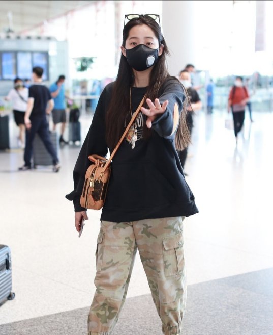  欧阳|欧阳娜娜私服满满青春气息，学会以下几点，你就是最时尚的女孩