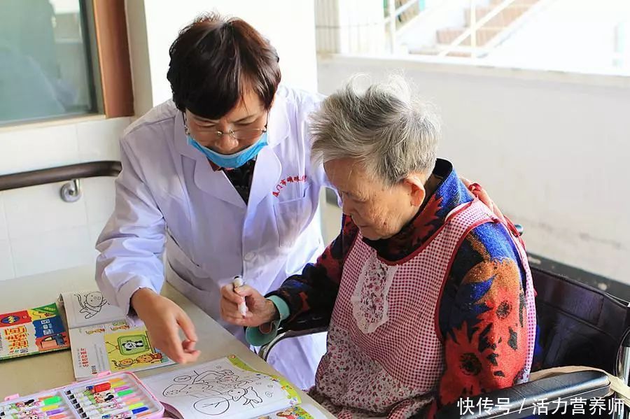 为什么老年人不愿住养老院(为什么很多老年人都不愿意住养老院？主要与这3种原因有关)