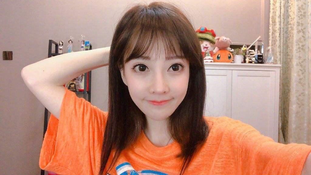  冯提莫|冯提莫在音乐界是何地位？观众：不仅要发新歌，还要参加明日之子