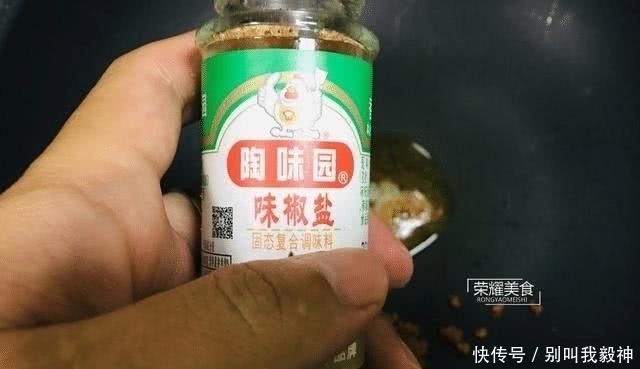  上桌|连壳吞的椒盐虾，一上桌就被扫光，好吃到忘记吃饭，教你怎么做吧