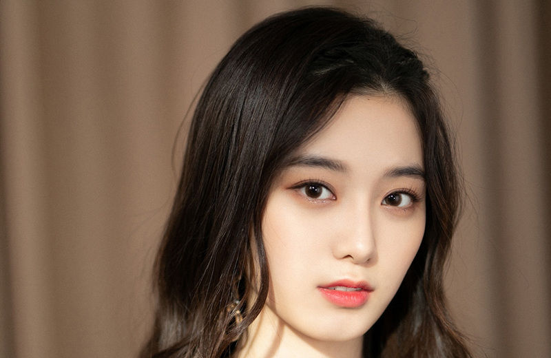  希林娜依|《创造营3》庆功宴，硬糖少女成员皆喝红酒，希林手中饮品成清流