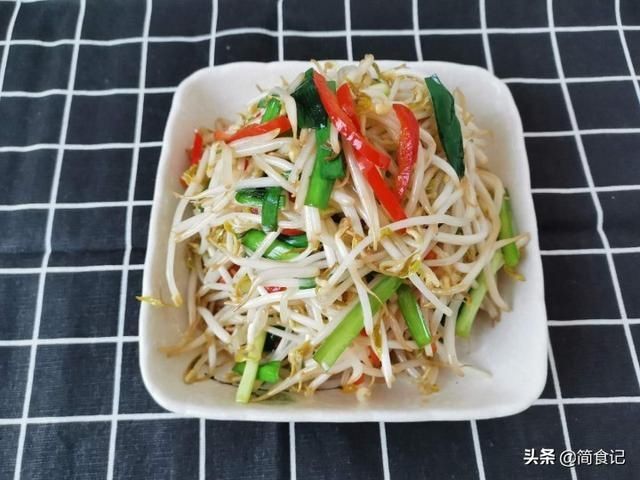  豆芽|炒豆芽时，要不要焯水？原来一直做错了，难怪豆芽不入味，腥味重