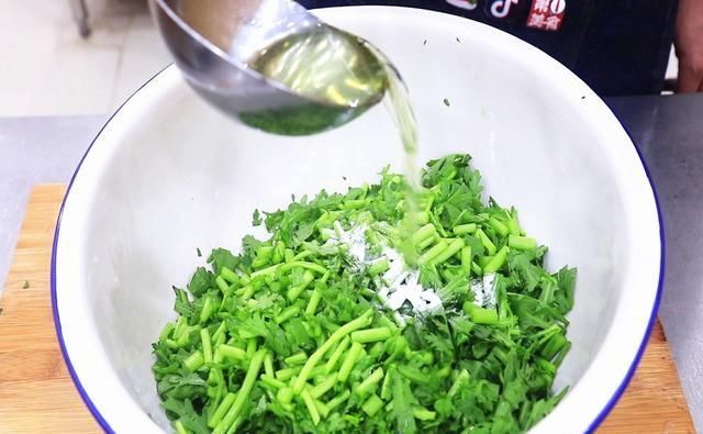  更容易蒸熟|进入三伏天，号称皇帝菜的茼蒿别错过！蒸一蒸清香脆嫩，常吃开胃