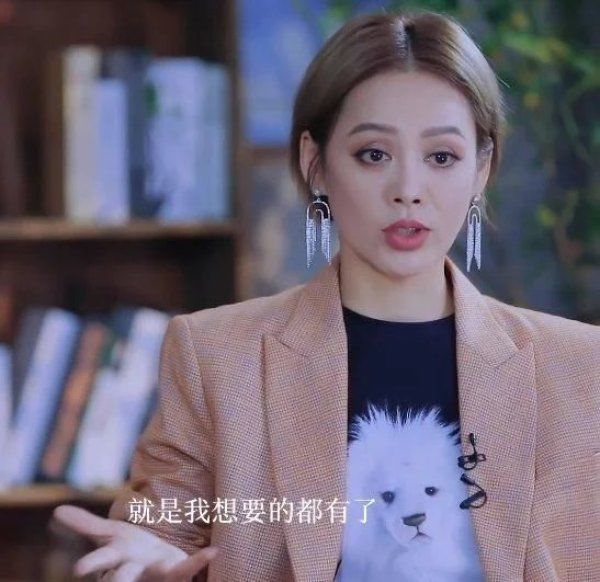  万茜|拆穿万茜、狠怼宁静，被称明星照妖镜的毒舌主持，终于遇到对手了