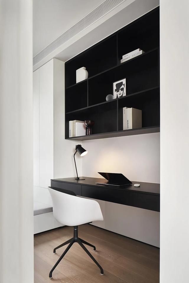  成都|成都 240 m2 极简大平层，兼顾自由与温暖的家