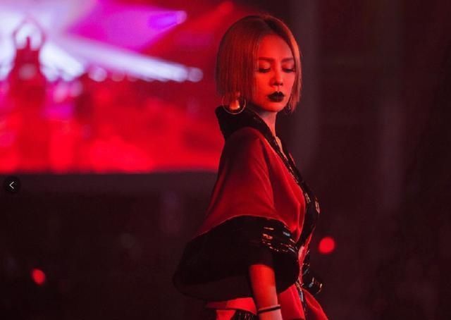  淘汰|万茜车祸沈梦辰张萌惨遭淘汰！伊能静变夺冠大热谁最冤？