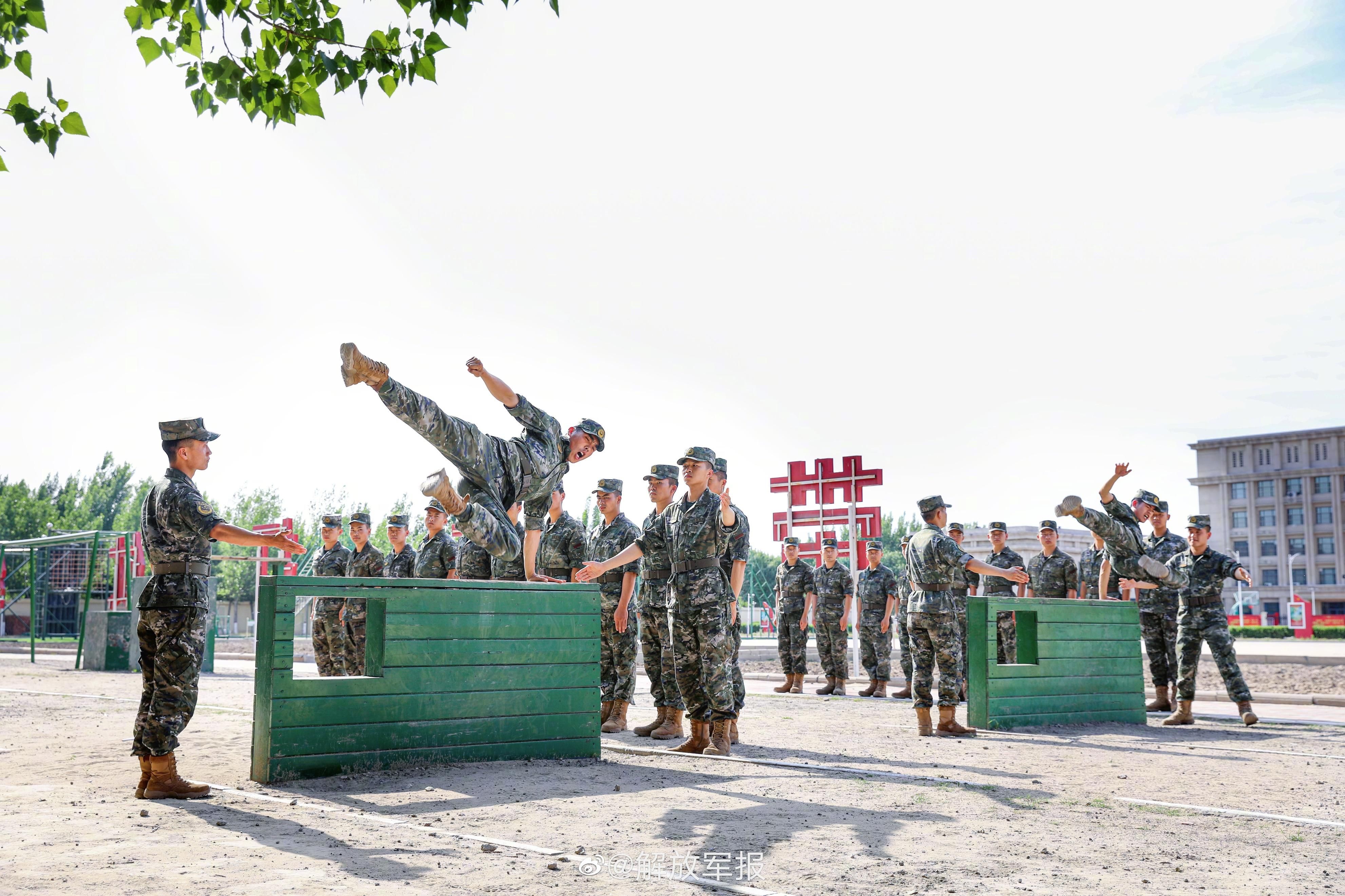 直击武警官兵比武现场