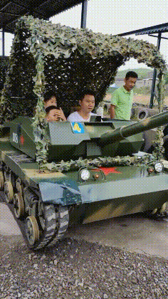 那天|搞笑GIF趣图:那天回家看到这坦克,吓得我车都没要就跑了