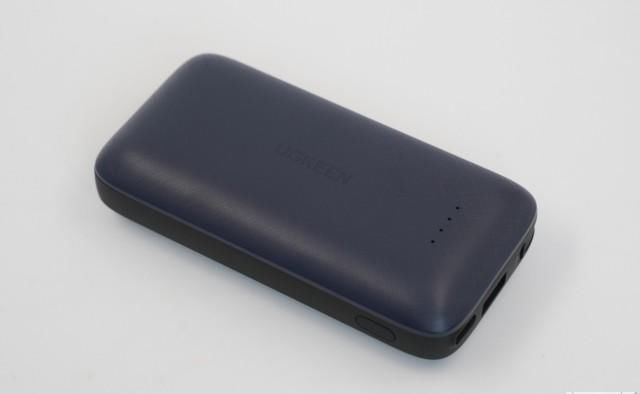 绿联|小巧mini,绿联10000mAh自带苹果MFi认证快充线充电宝评测