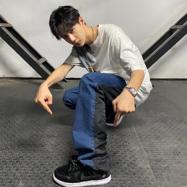  假发|爱豆出糗瞬间：王一博追星失控，孟美岐甩飞假发片，周震南被猫咬