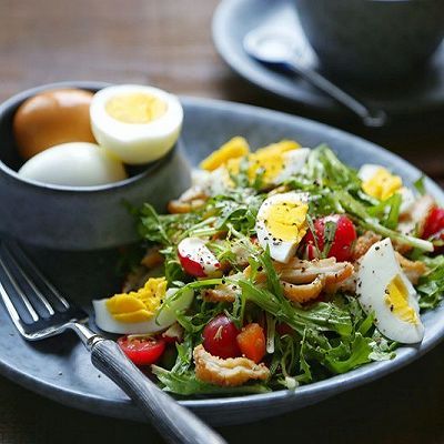 沙拉|蔬菜沙拉和香蕉奶昔