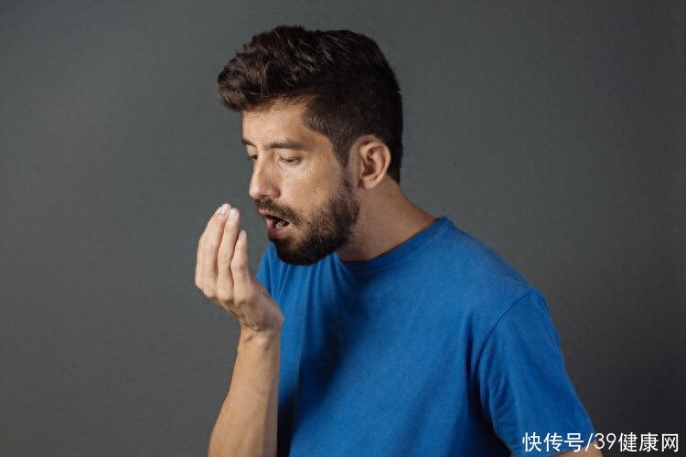 口臭“根源”找到了？近7亿中国人感染，提醒：小心这6种症状2023