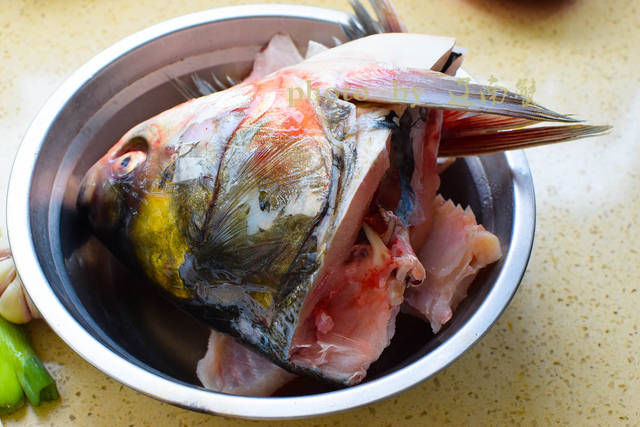  老妈|老妈炖了一锅鱼头，全家人都说好吃，最后连汤汁都喝光了