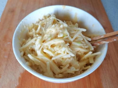  真香|教你做土豆，早餐吃，顶饱味道好，一次做一盘，上桌就扫光，真香