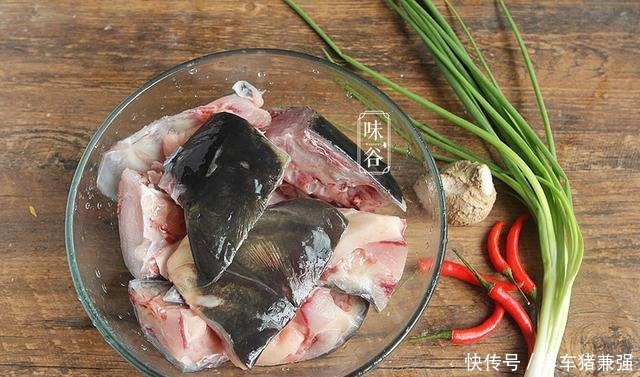 蒸鱼头|这菜简单一蒸就好,春天我常做给孩子吃,鲜到流口水,营养又美味