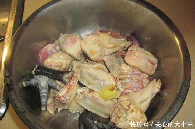 鸡肉|还在喝老母鸡汤吗这道鸡肉的做法，好吃到舔手指，上桌就能光盘