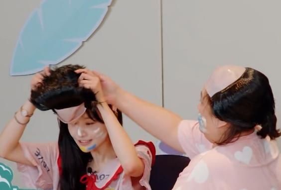  秃头|同样是秃头假发，贾玲杨迪看不下去，看到郑爽，原谅我想多看几眼